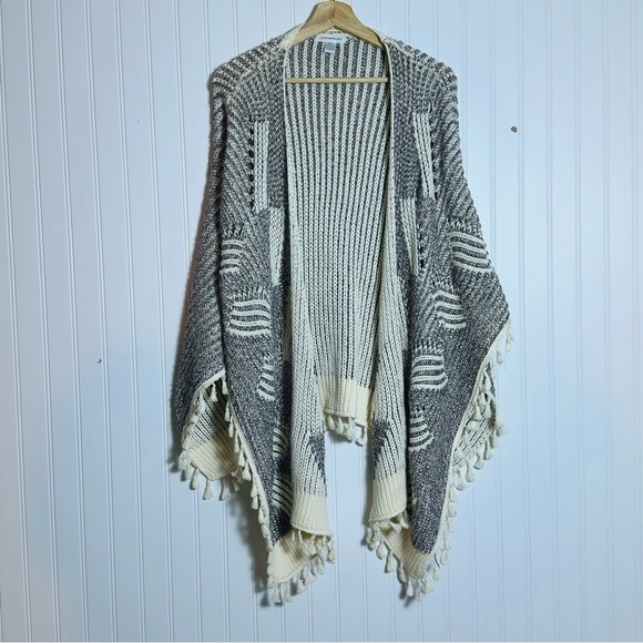 Roffe Anthropologie Eliana Pommed Hem Knit Kimono One Size - Picture 4 of 10